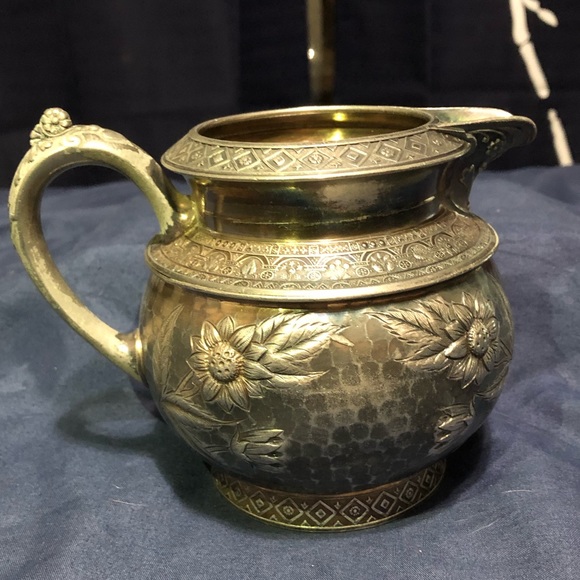 Middletown Plate, Quadruple Silver Plated Tea Set - Picture 5 of 16